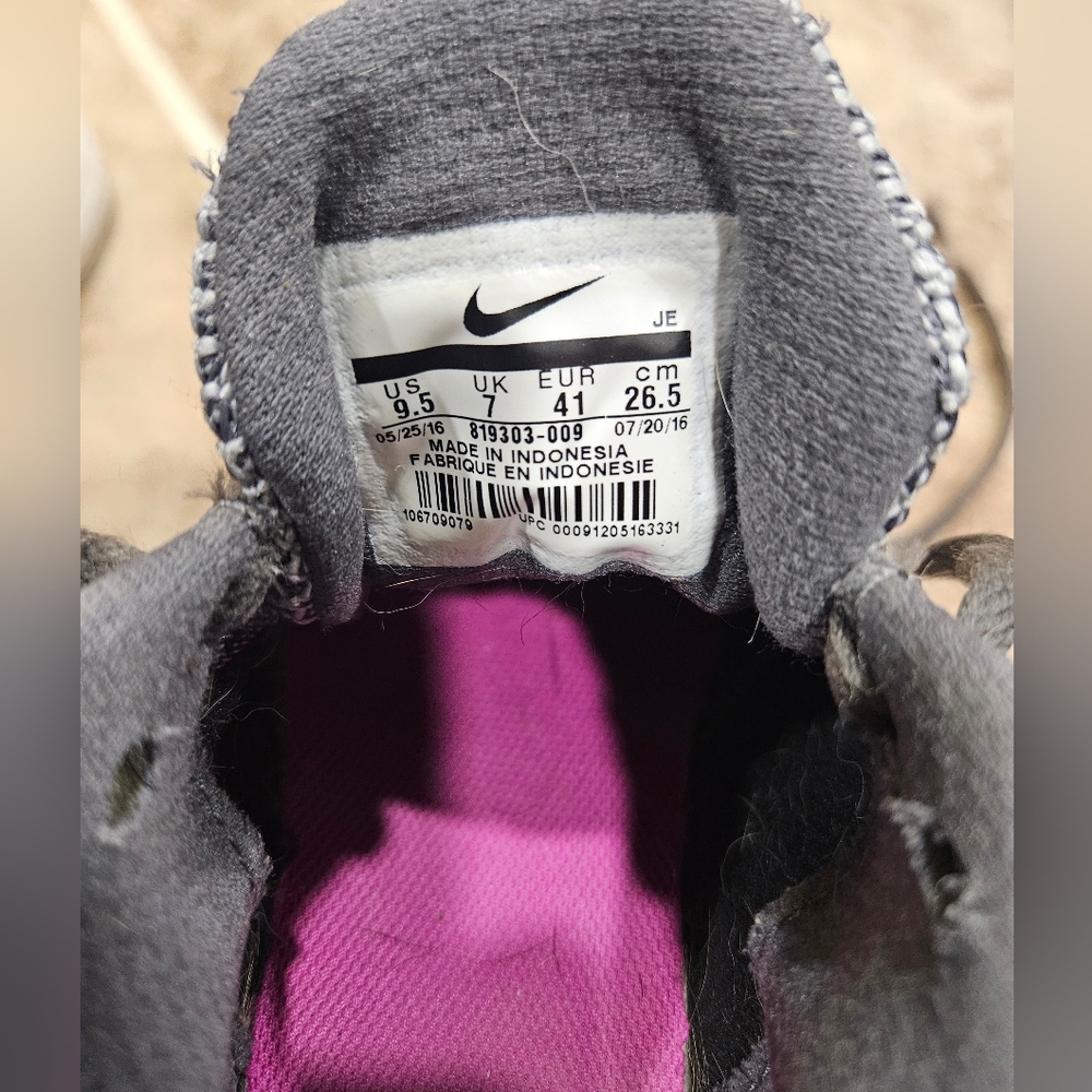 Nike shoes - Picture 3 of 16